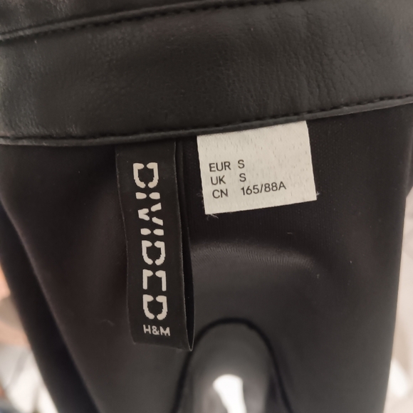 Black Puffy Long Sleeve crop blouse Size S - Picture 2 of 3